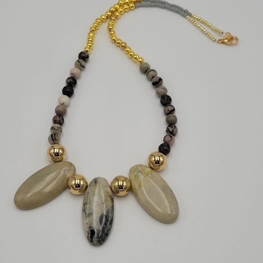 Green Serpentine & Gray Marble Necklace - Picture 3 of 3